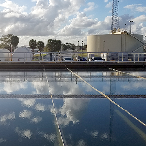 Zakład uzdatniania wody pitnej monitoruje pH na kilku etapach oczyszczania wody.